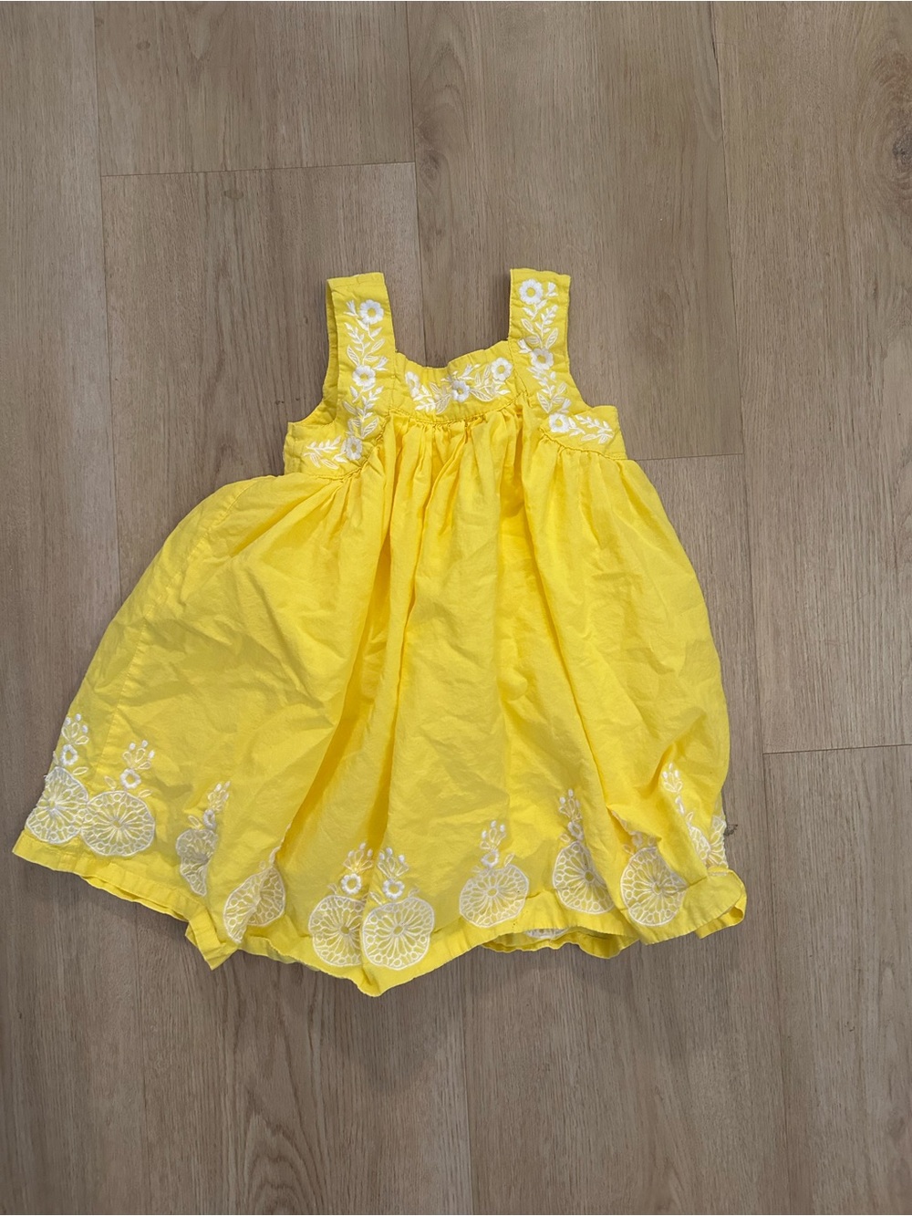 Tahari Yellow Sleeveless Dress with White Embroidery